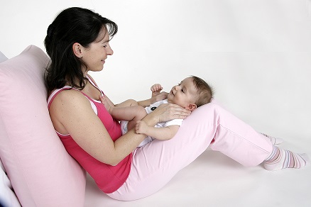 BabyShiatsu unterstützt die Mutter-Kind Bindung und fördert ganz nebenbei die Entwicklung des Kindes.